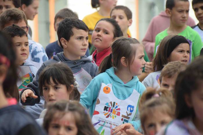 Eskuz esku ibili dute lekuko 43 1555085953588