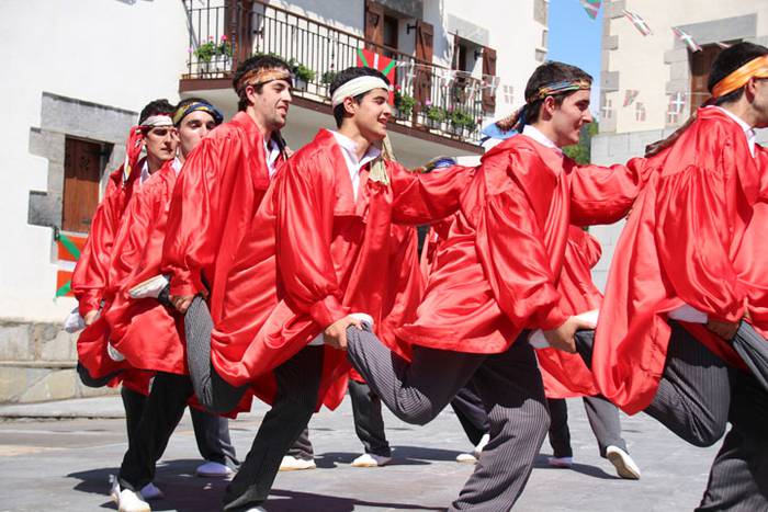 Axeriak dantzan Adunan 68 1471261136431