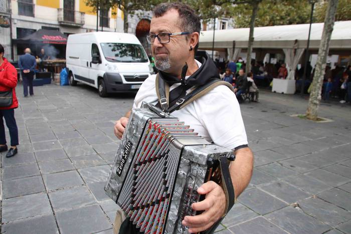 Hauspoa trikitiari 51 1570286824196