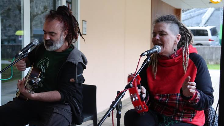 Reggae doinuen erritmora, lasterka egiteko prestatzen