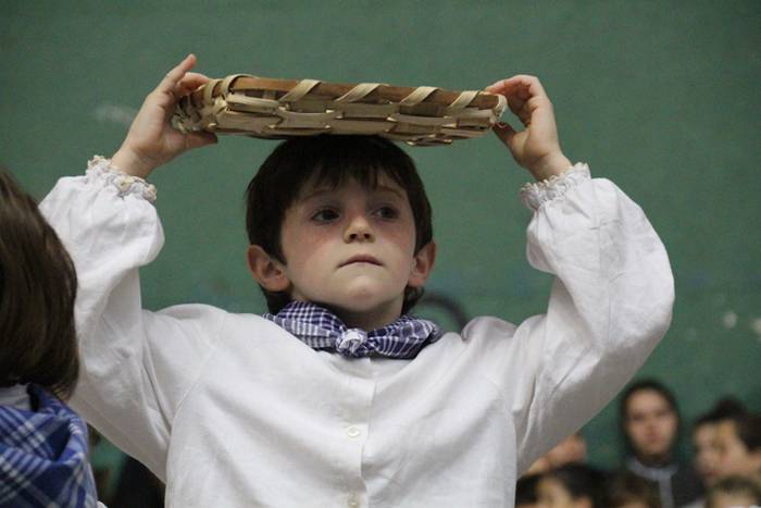 Dantzari txiki eguna anoetan 13 1463914943282