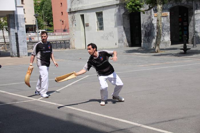 Behar Zana 70. urteurrena errebotea 50 1465127736860