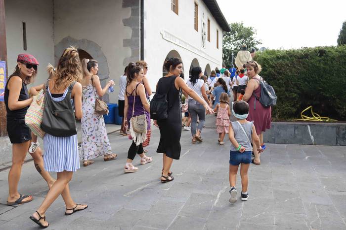 Kalejiraren atzetik eta buru 12 1660214351742