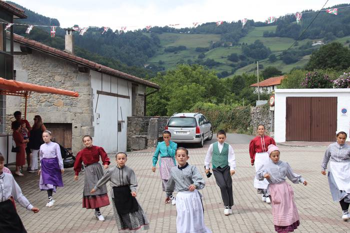 Dantzarako afizioa badaukate 49 1566133774084