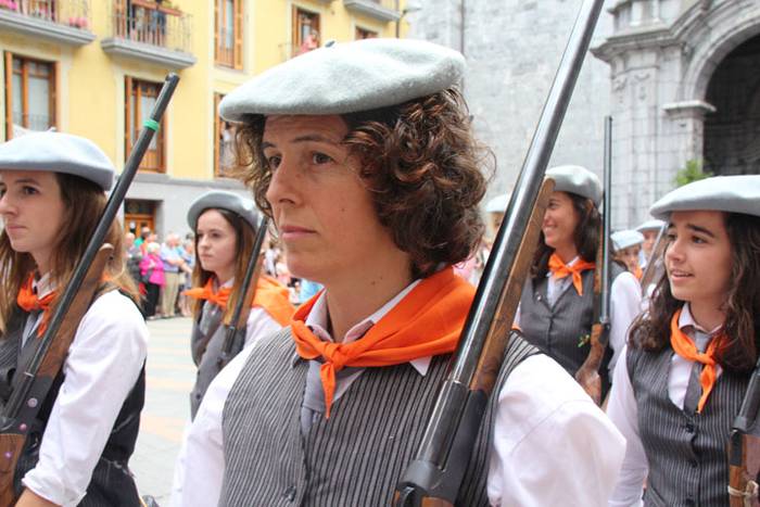 Santuek eta dantzariek poztu 59 1498312499059