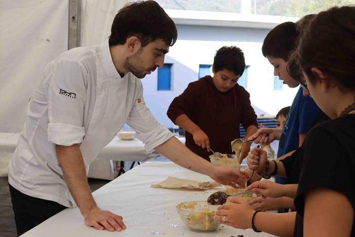 Eskuak zikinduz aritu dira s 27 1665306837557