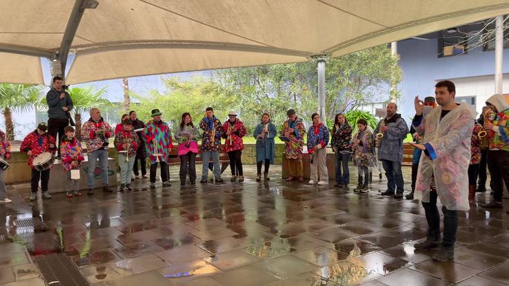 Ikasle bandaren saioa Alondegi plazan