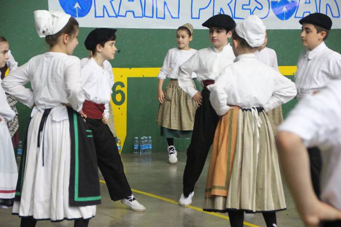 Txikienen oinak dantzan, fes 2 1527423253489