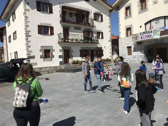 Elkartasun keinuak Adunan 31 1616942591115