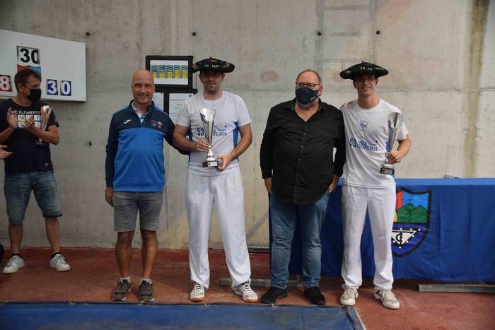 Txapelak jantzi dituzte 52.  34 1627714825116