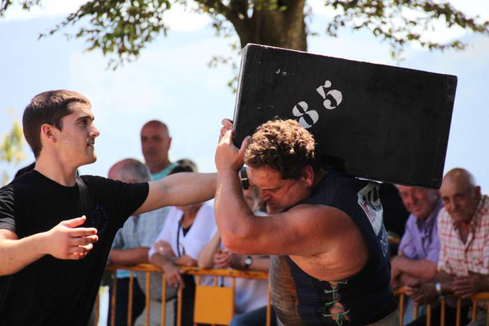 Festa giroa Santamañan 14 1468781584566