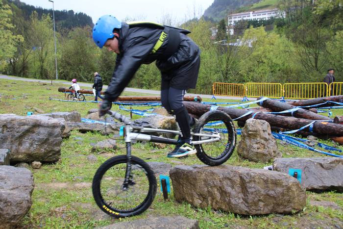 Bi gurpilen gainean  25 1491138525172