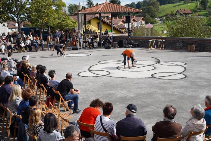 'Bizitza efimeroa' ekitaldiko ikus-entzunezkoa aurkeztu dute