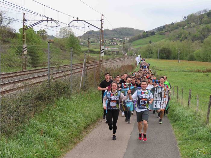 korrika, furgonetatik, Anoet 9 1649421133301