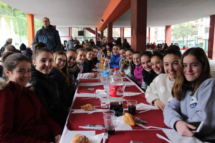 Dantzari eguna Villabonan 6 1521382751362