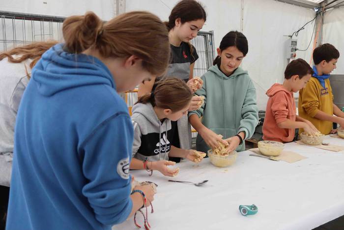 Eskuak zikinduz aritu dira s 5 1665306826394