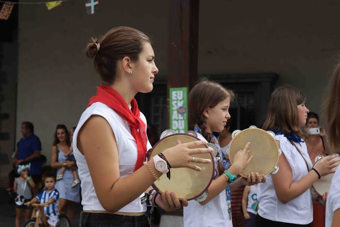 Kalejiraren atzetik eta buru 10 1660214350630