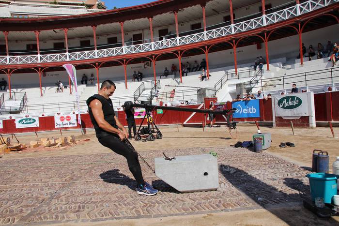 Izetatarrek jantzi dute txap 12 1624130515759