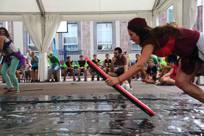 Lotsak ez du lekurik salontz 31 1565373550127