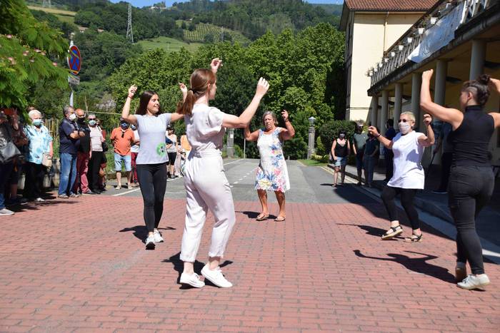 Zerbitzu publikoen aldeko mo 20 1593257982437