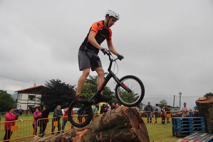 Erakustaldi batekin hasi dir 27 1496515089046