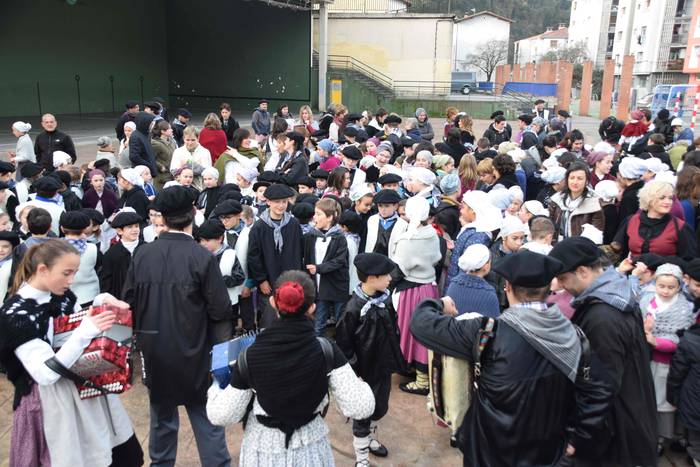 Ibarrako Uzturpe ikastolakoak gabon eskean 29 1545653473050