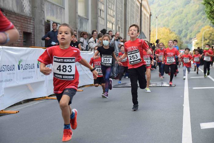 Gozatu egin dute txikienek S 18 1634039485773