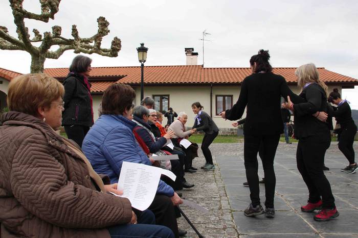 Emakumeek dantzan jarri dute 17 1552145614003