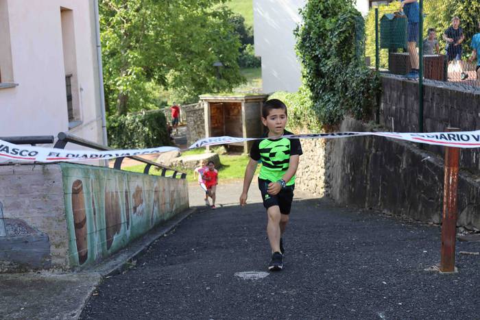 Haur, gazte eta helduen kros 6 1622368776531