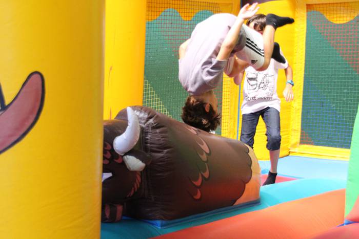 Helduak mahaiaren bueltan, e 14 1502640662192