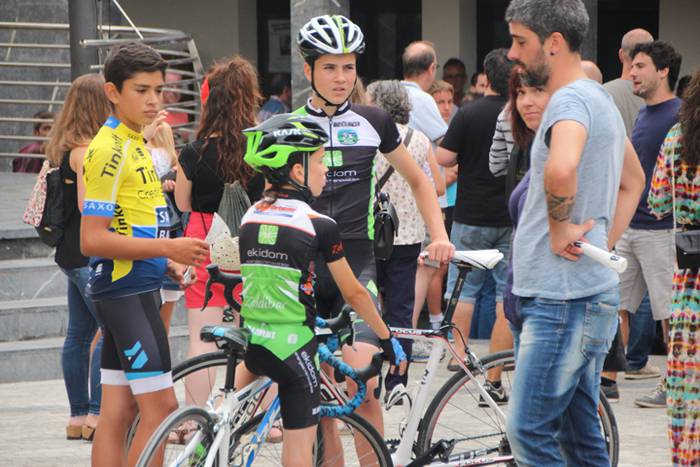 Maldan gora plazara heldu ar 47 1502801529321