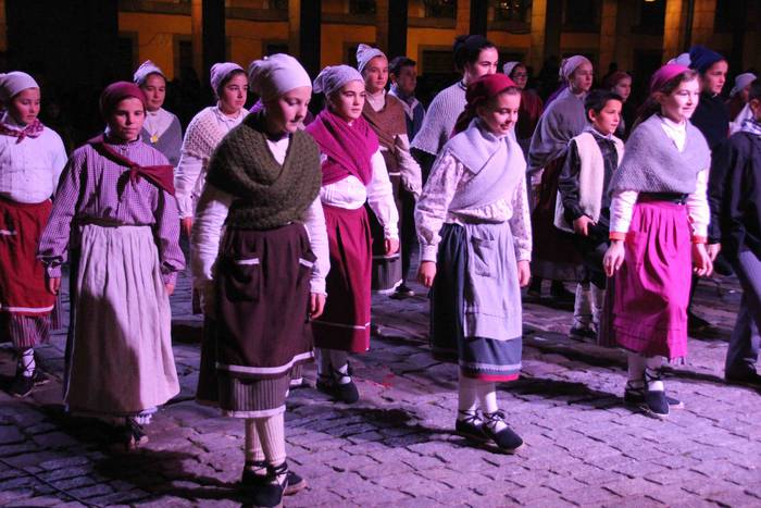 Errege magoen desfilea tolos 114 1546717681379