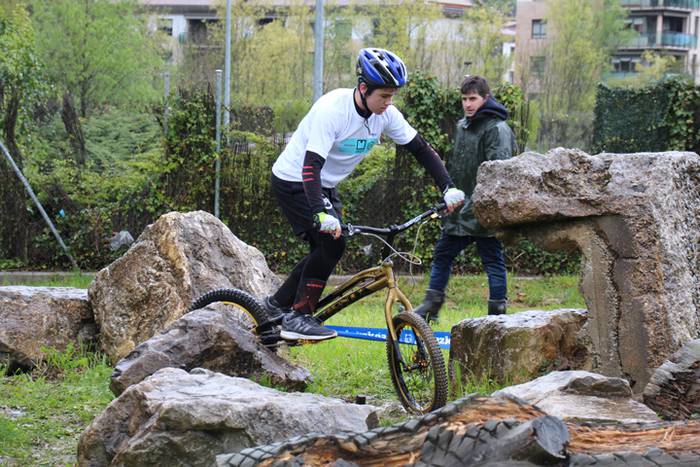 Bi gurpilen gainean  27 1491138537809