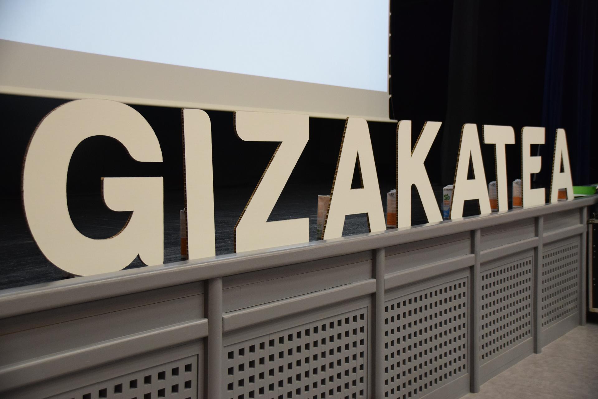 Zuzeneko irratsaioa giza katetik
