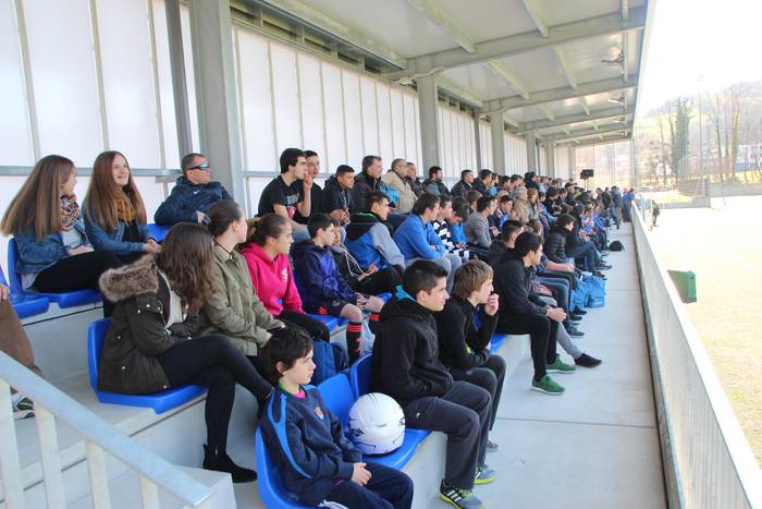 Usabalgo harmailak eta komun publikoa 10 1459597786020