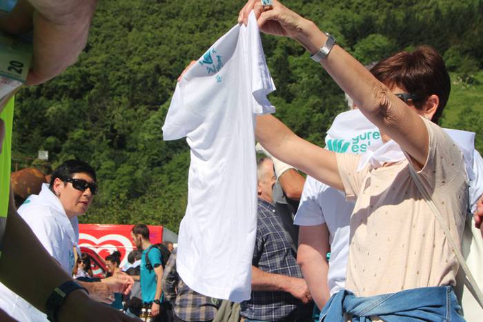 Eskuak batuta, desio bakarre 7 1528640492434