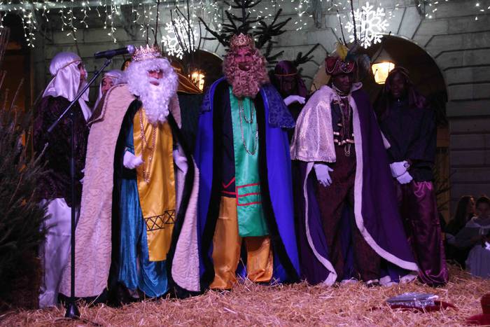 Errege magoen desfilea tolos 92 1546717670991