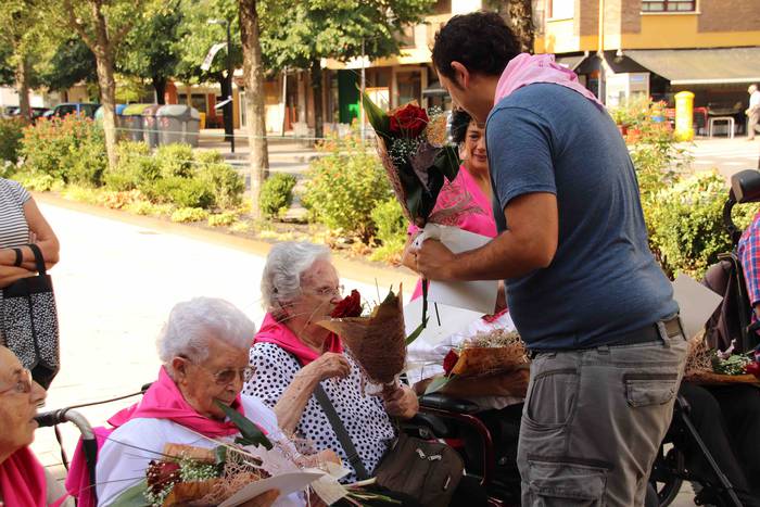 Helduenei dantza eginez hasi 22 1564057642704