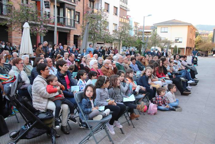 Banda Topaketa AV400Urte 30 1553970417748