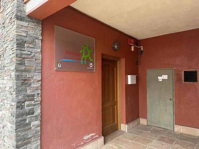 Ume bakarrarekin, haur eskolarik ez