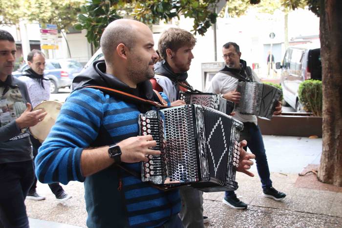 Hauspoa trikitiari 48 1570286820593