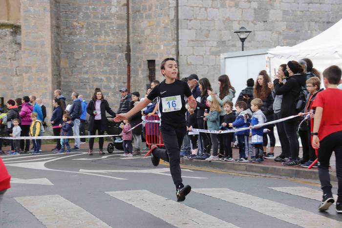 Ume krosa egin dute Amasako  29 1636802242431