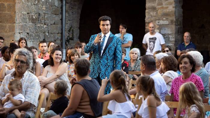 Hodei magoaren ikuskizuna, Ibarran