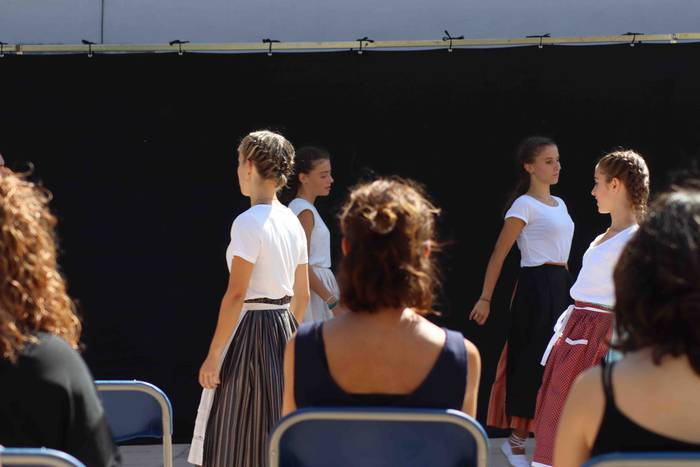 Dantzan igaro dute goiza Liz 45 1630841484975