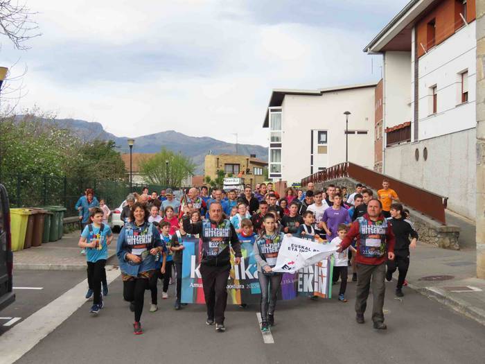 korrika, furgonetatik, Aizto 11 1649421630619