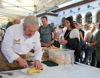 Mondejuak eta ardoak erakarrita