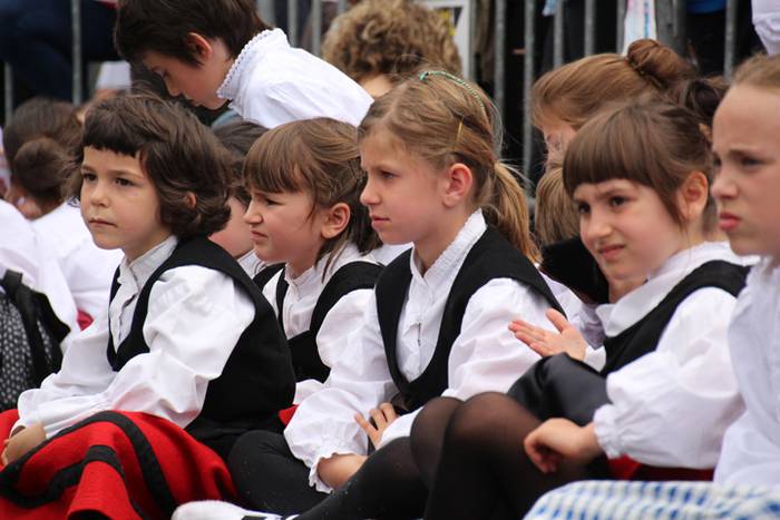 Dantzari txiki eguna Villabonan 48 1465749483209