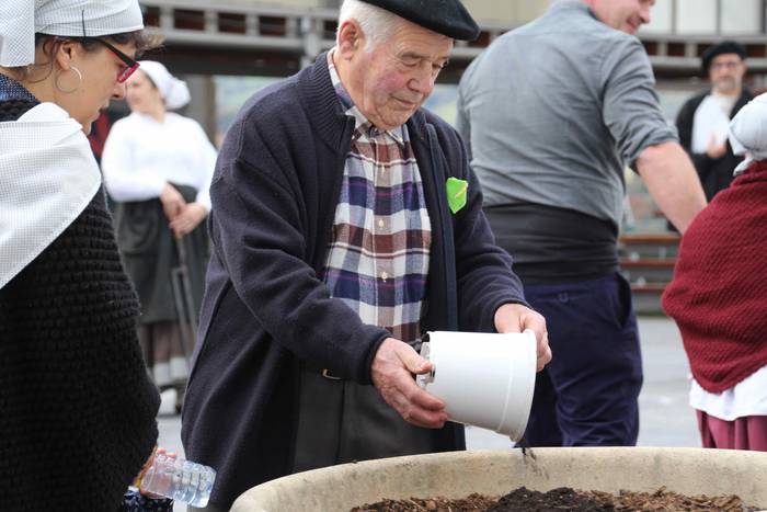 Auzolanaren fruitu, azoka 16 1541960709456