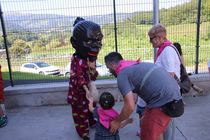 Txikiak buruhandiei ihesi ib 48 1566045852529