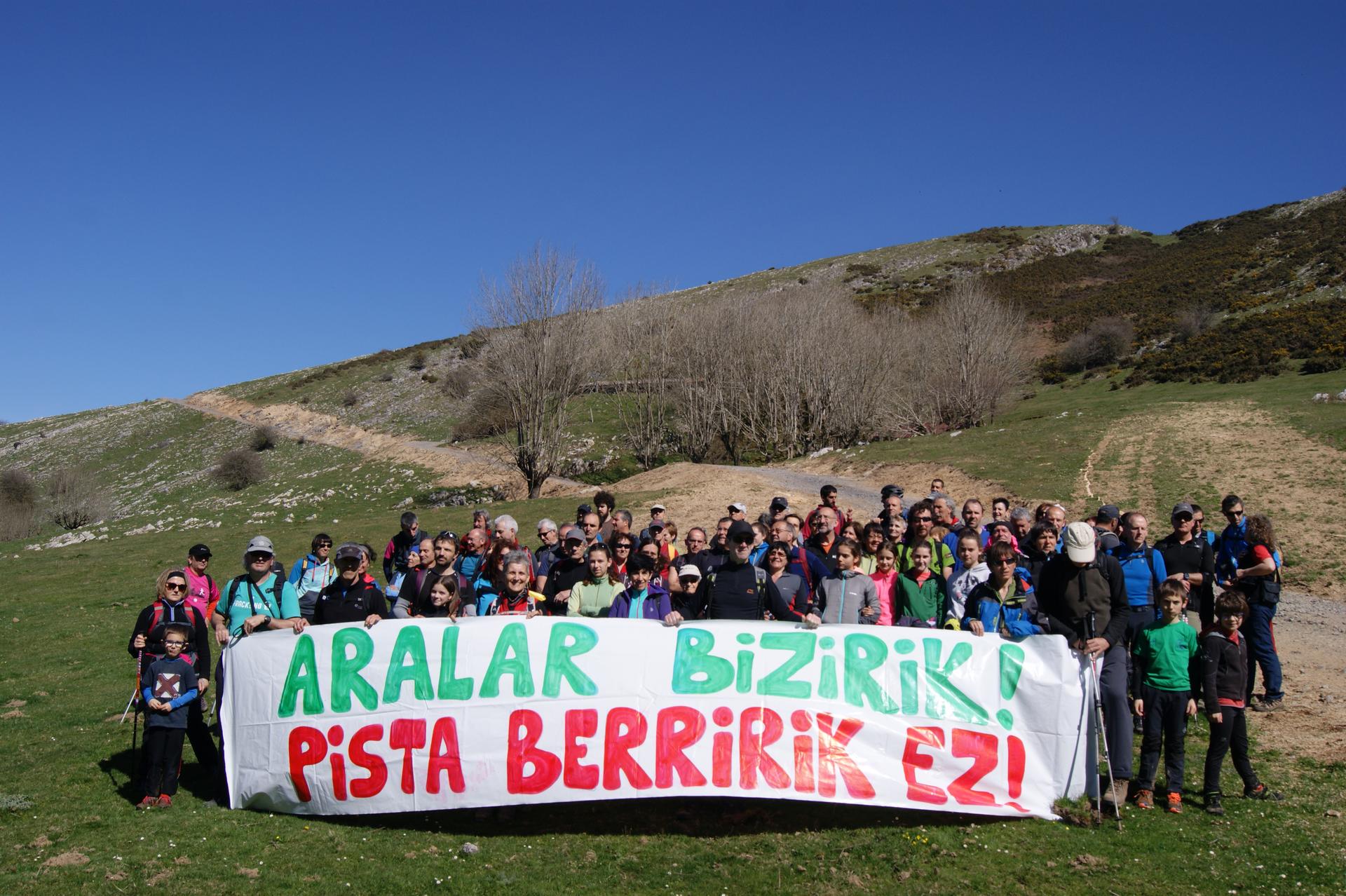 Aralar Bizirik-ek pistak bertan behera uzteko eskatu du